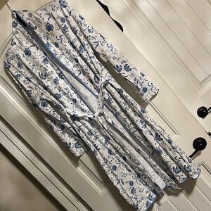 Floral Blue and White Women's Robe